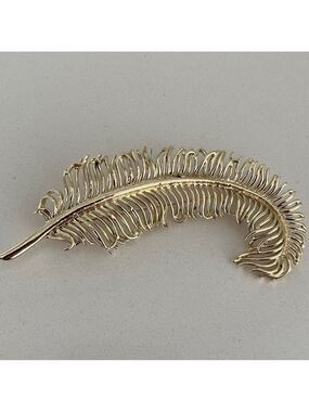 VINTAGE Coro Pegasus Large Ostrich Feather Brooch Gold Tone Mid-Century Elegant
